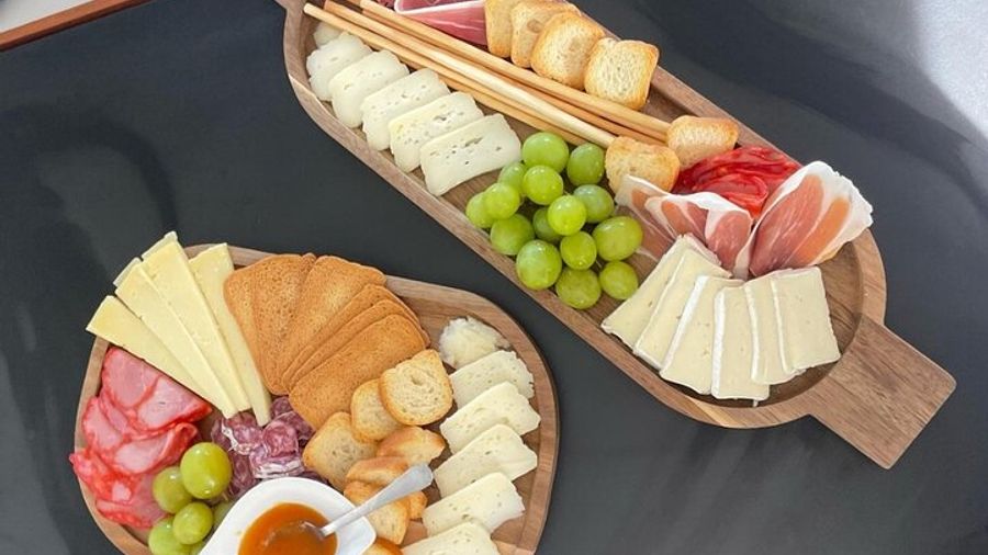 Porto: Private Yacht Cruise with Local Wine, Snacks and 6 Bridges