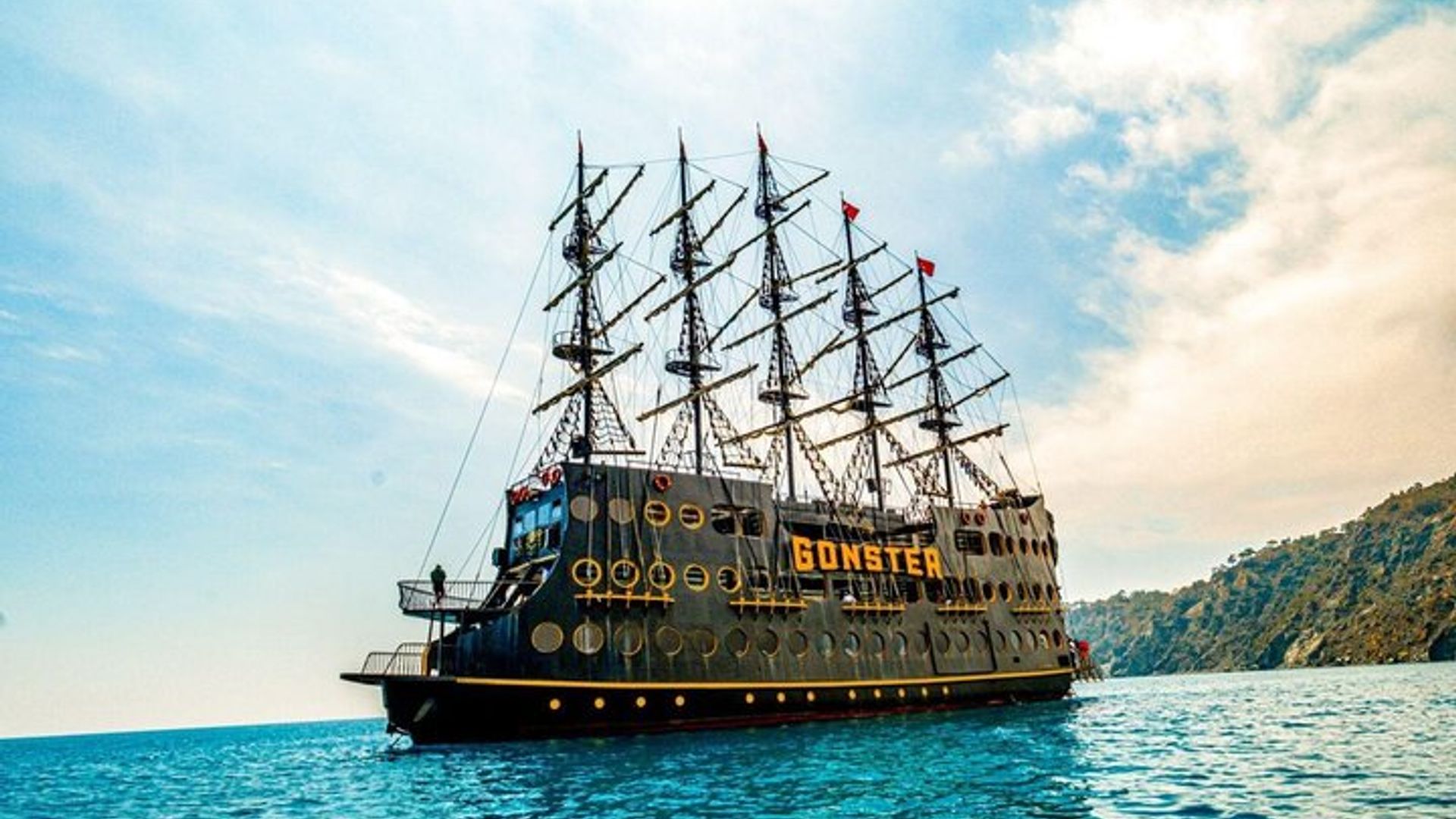 Gonster Pirate Boat Tour Lunch and Transfer from Antalya