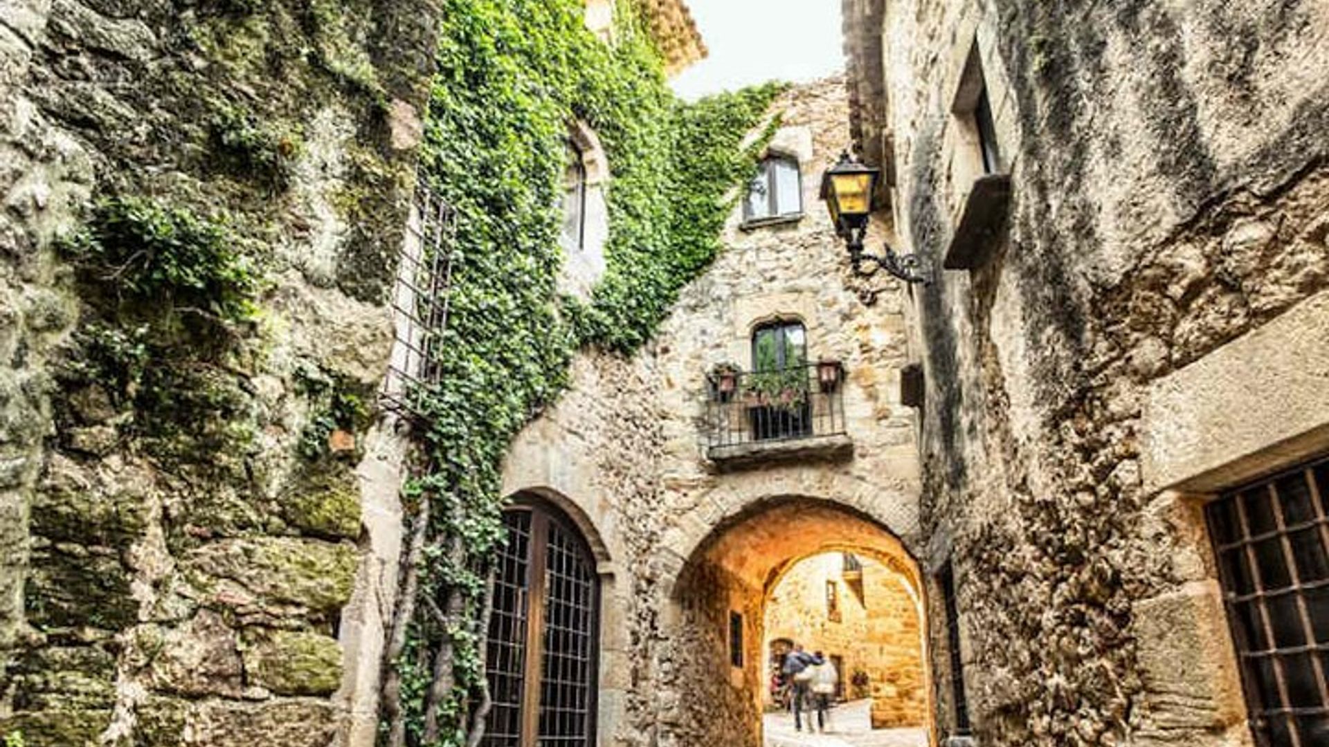 Trois joyaux médiévaux et déjeuner local Visite privée au départ de Barcelone