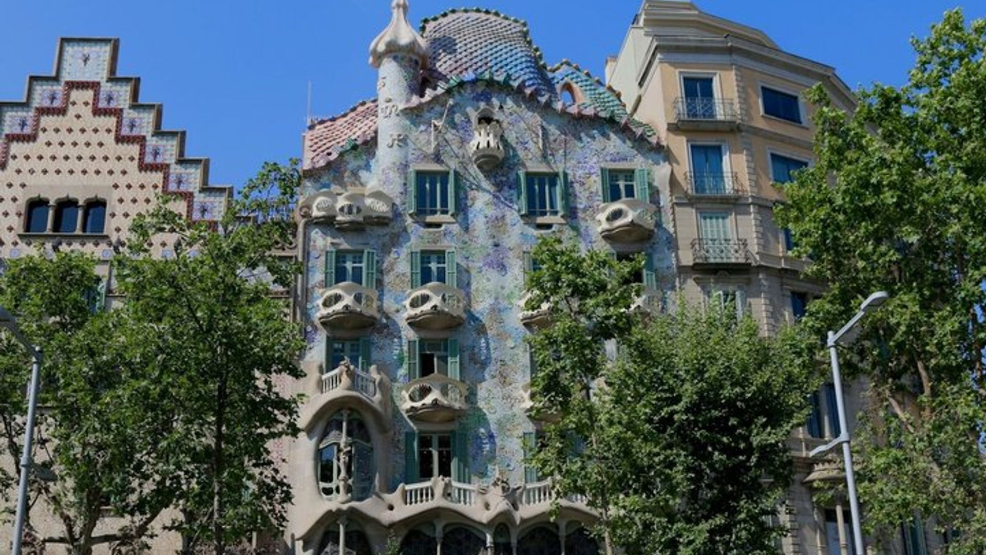 Barcelona: Casa Batllo Ticket & City Wonders Audio Tour