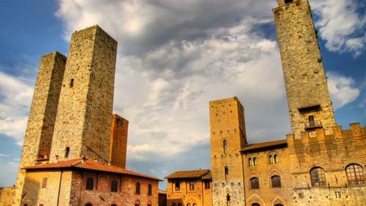 San Gimignano and Volterra Small-Group Day Tour From Siena
