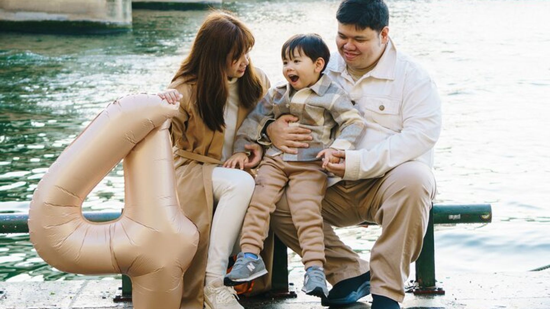 Photo Session in Paris - Photographer at the Eiffel Tower