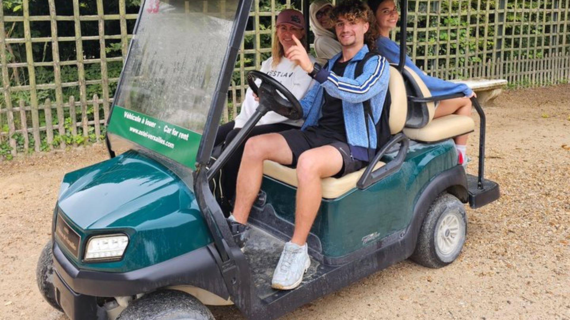 Visita en grupo a los jardines del Palacio de Versalles en carrito de golf y bicicleta