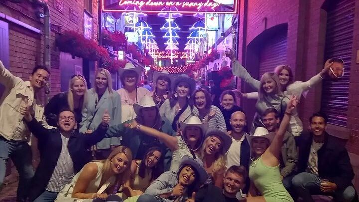 Belfast Group Pub Crawl With Local Guide
