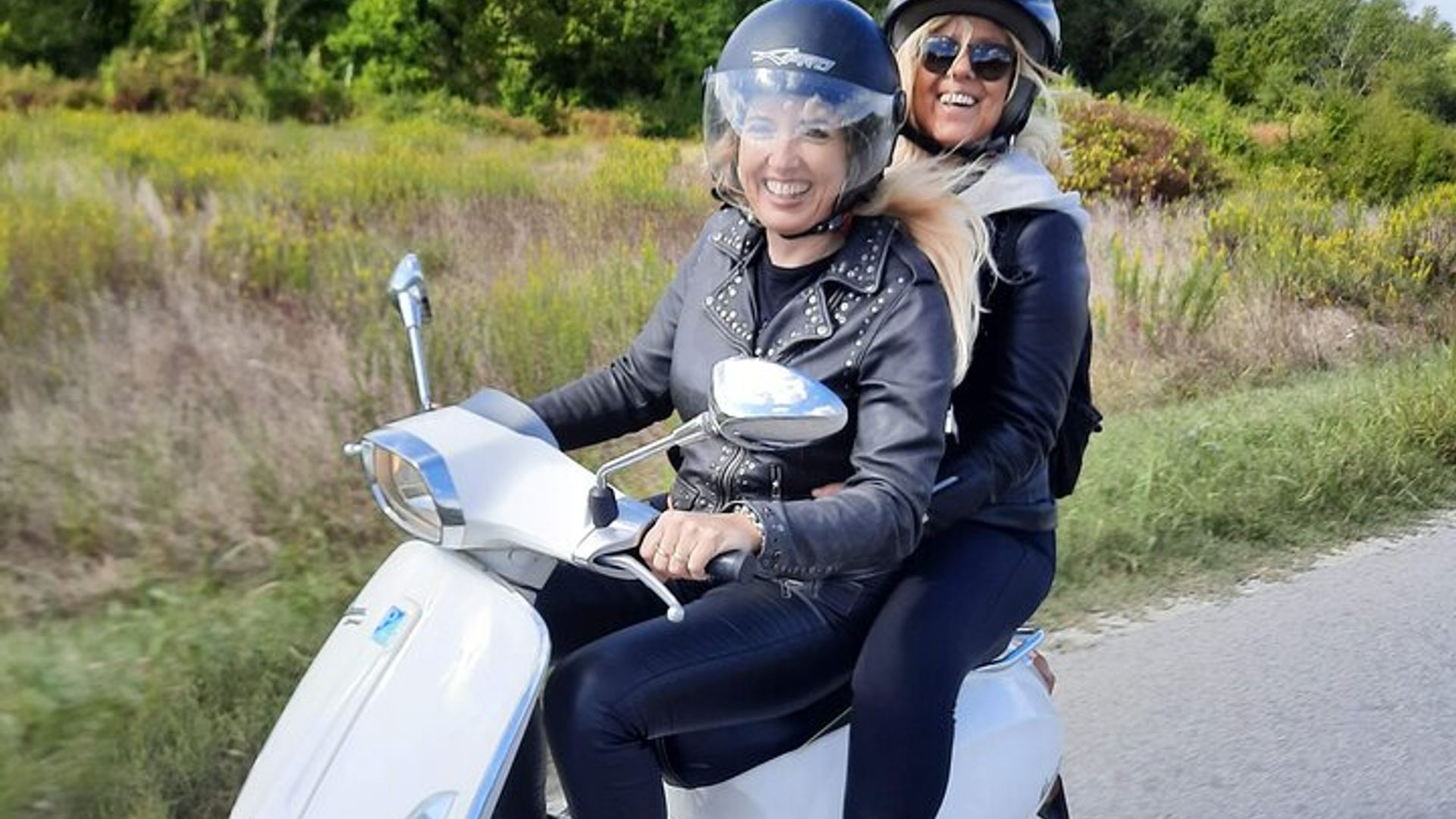 Private Tuscany Vespa Tour with Winery Lunch