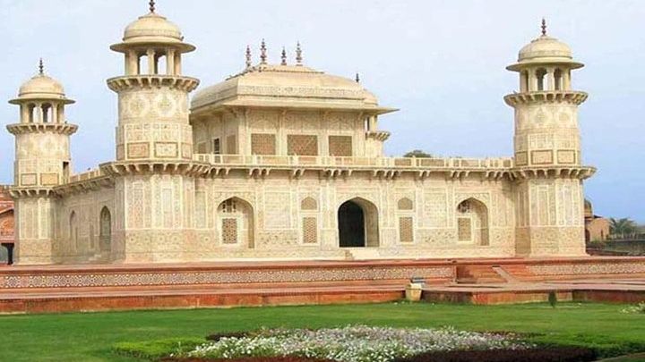 Agra Taj Mahal Private Day Tour by Superfast Train From Delhi