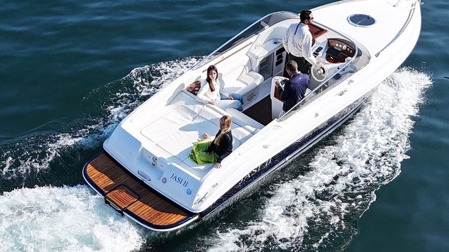 Jasi Como Lake Boat Tours