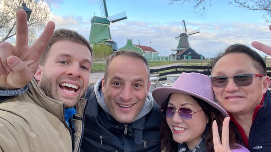 Giethoorn, Zaanse Schans Windmills Guided Day Trip from Amsterdam