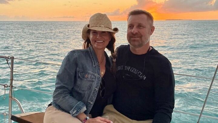 Key West: Sunset Sailing Tour With Wine And Hors d'Oeuvres