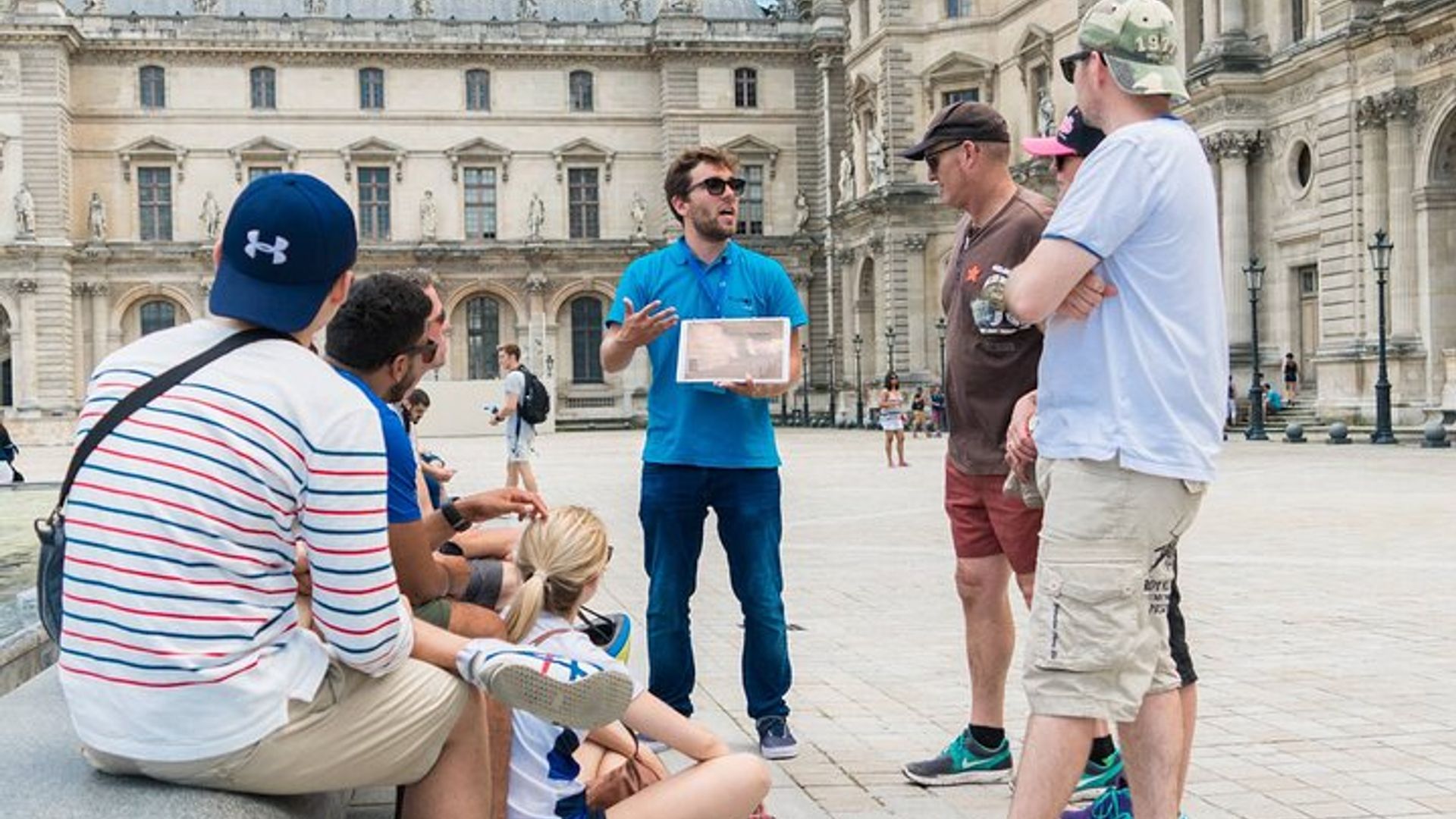 Paris Highlights Bike Tour with Eiffel Tower, Louvre and Notre-Dame