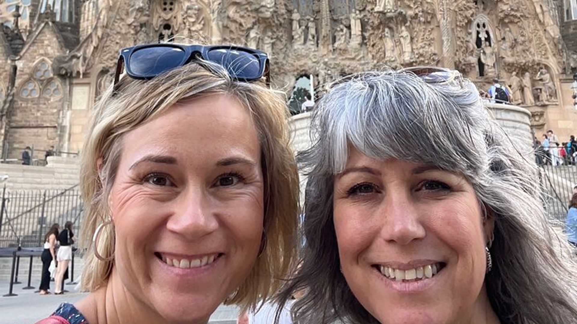 Barcelona: Scavenger Hunt and Highlights Self-Guided Tour