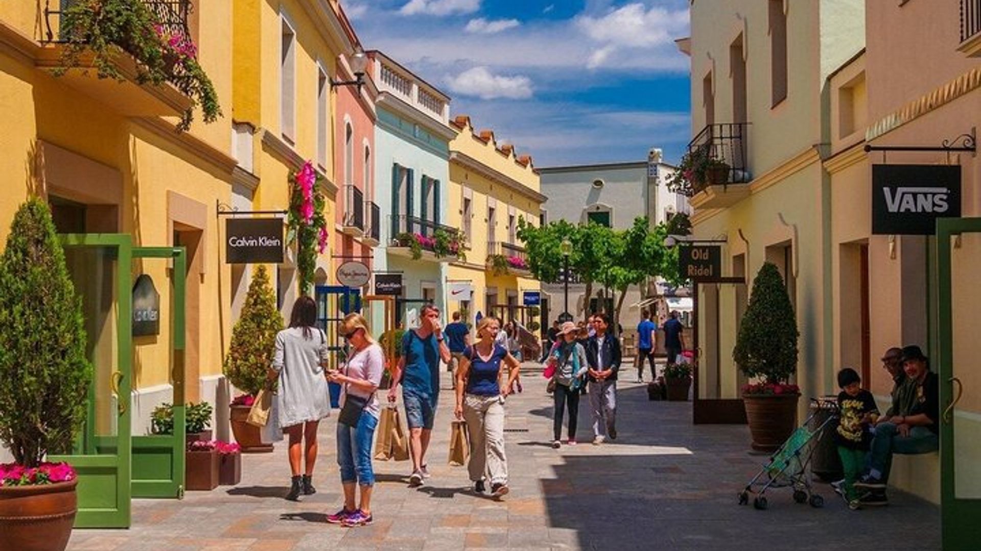 La Roca Village Outlet Shopping Round Trip Shuttle | Barcelona