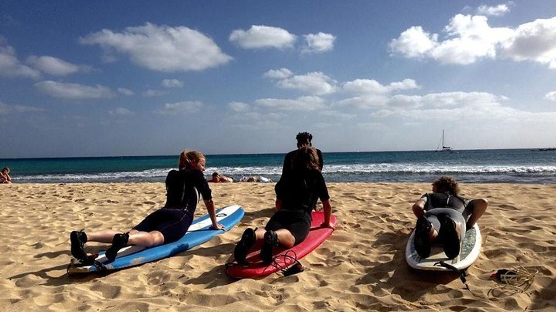 Santa Maria Surfstunde im Atlantik