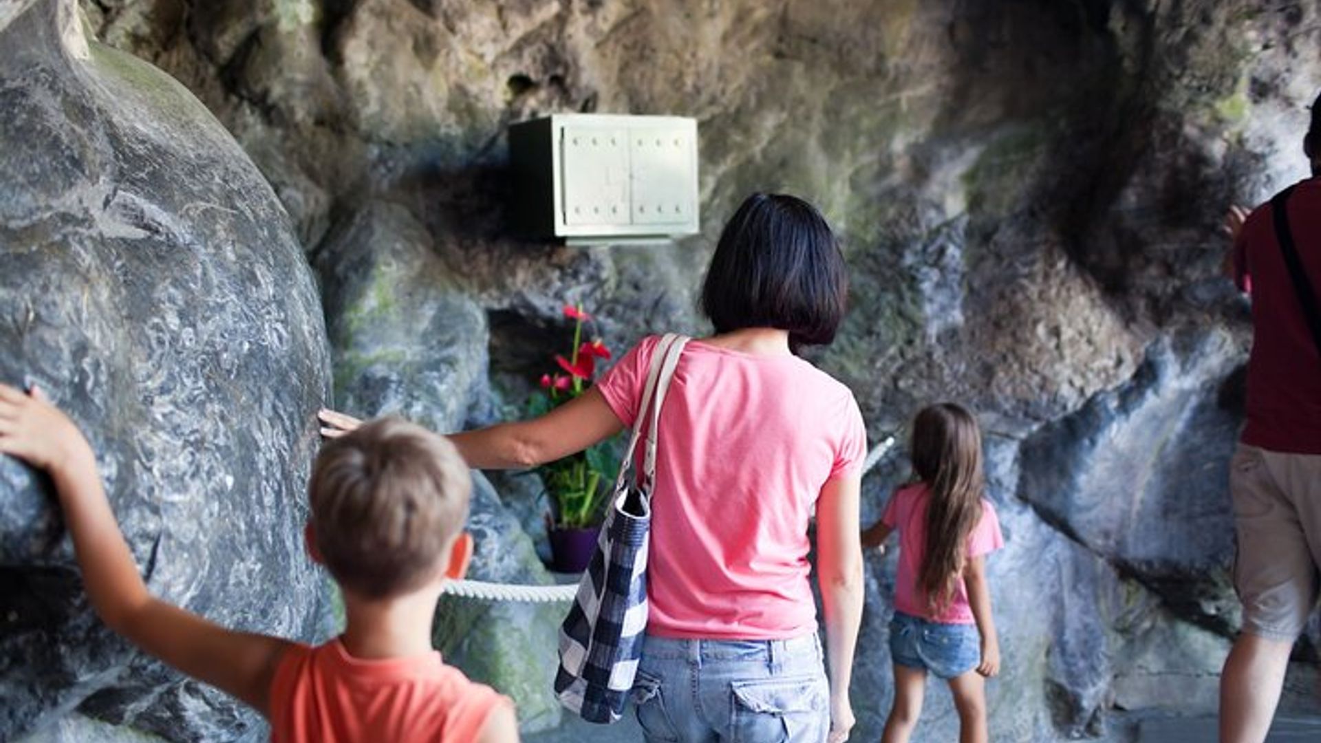 Tour privado al santuario y la ciudad de Lourdes para niños y familias
