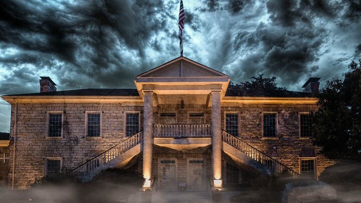 California Walking Ghost Tour in Monterey