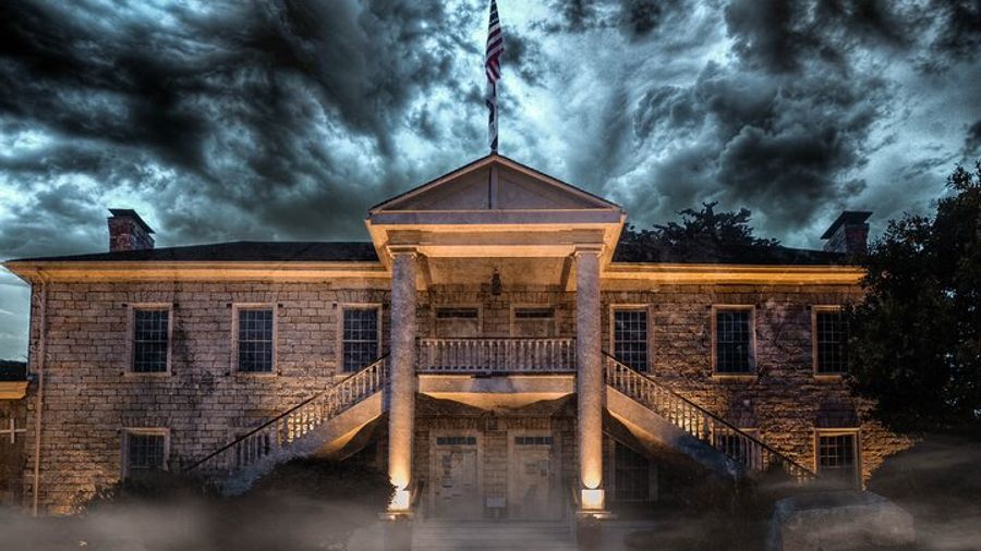 California Walking Ghost Tour in Monterey