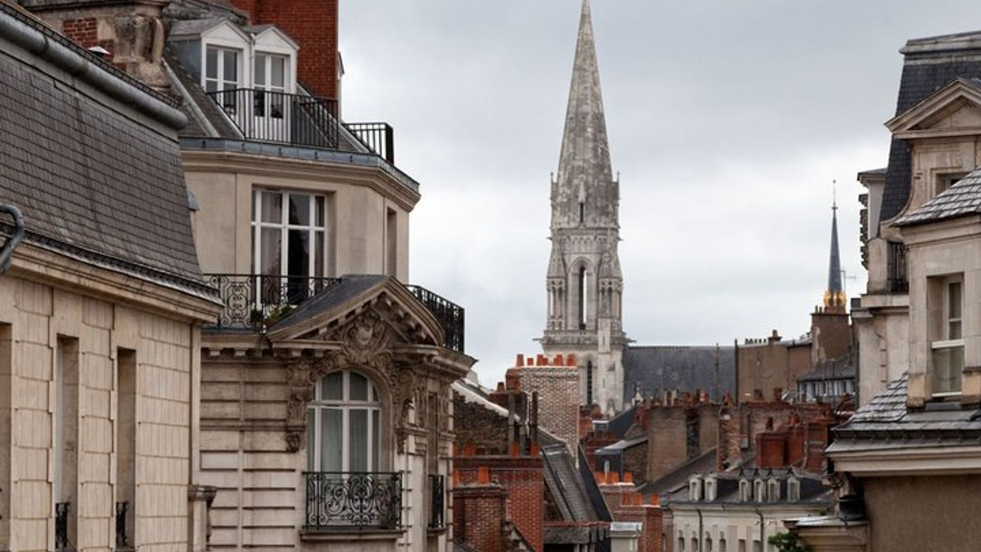 Nantes Scavenger Hunt & Highlights Self-Guided Walking Tour
