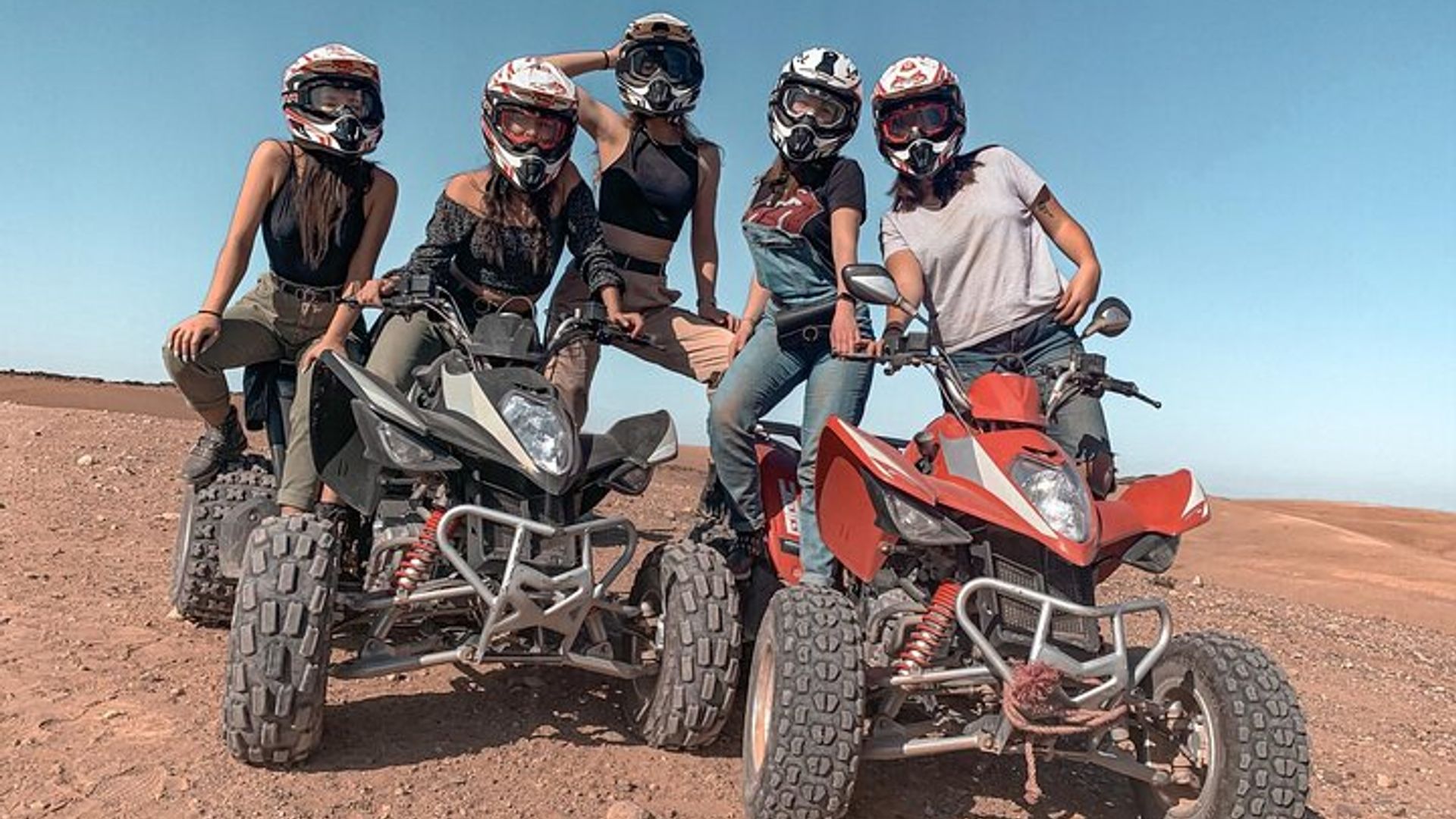 Agafay au départ de Marrakech : quad, promenade à dos de chameau et dîner-spectacle