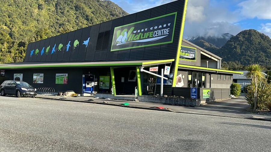 Skip the Line: Franz Josef Wildlife Center Ticket with Optional Backstage Pass