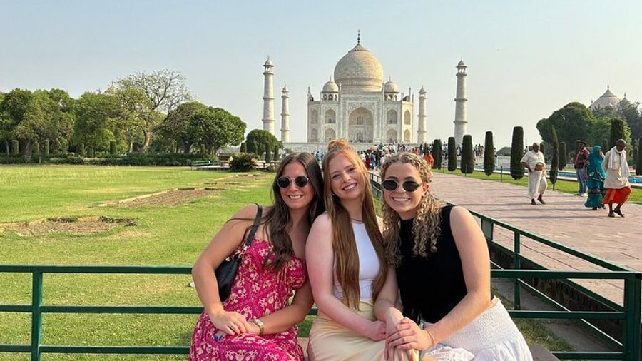 Taj Mahal Skip-the-Line Guided Tour with Multiple Options