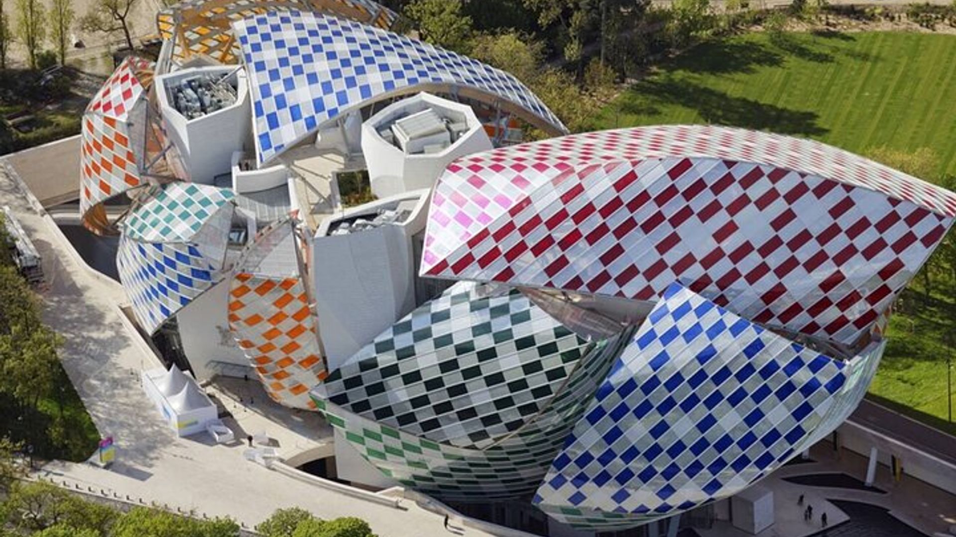 Paris Sidecar Tour with Louis Vuitton Foundation Ticket