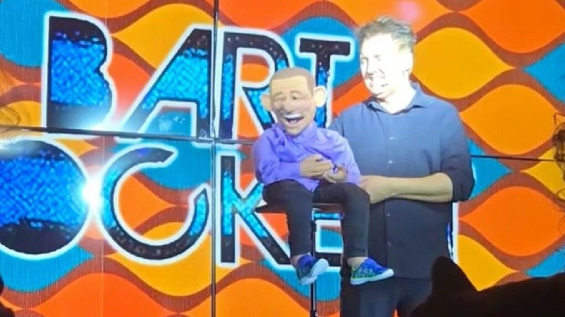 Experiencia de espectáculo de magia y comedia inmersiva en vivo
