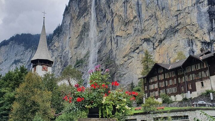 Interlaken Small Group Tour to Lauterbrunnen Valley & Mürren