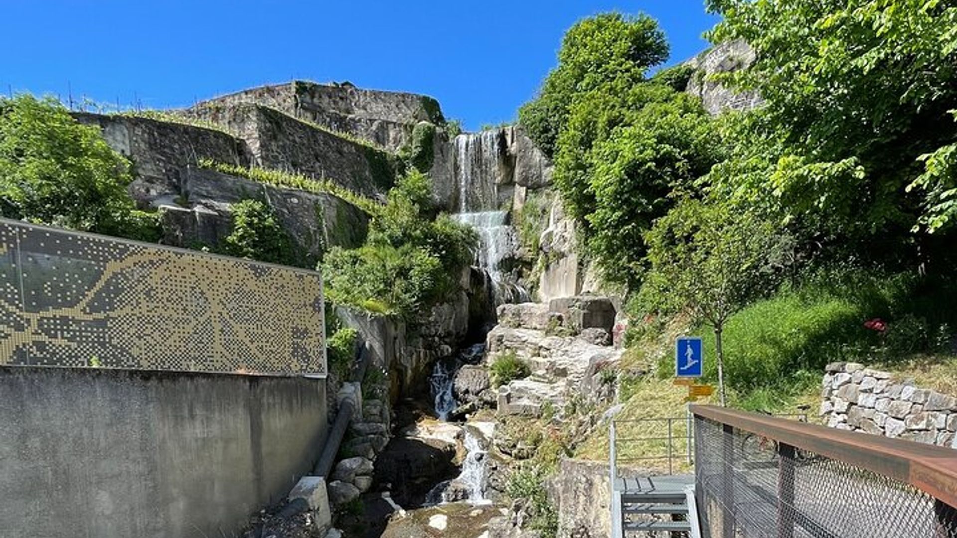 Visit DEs Vineyards of Lavaux and Wine Museum at the Château d'Aigle