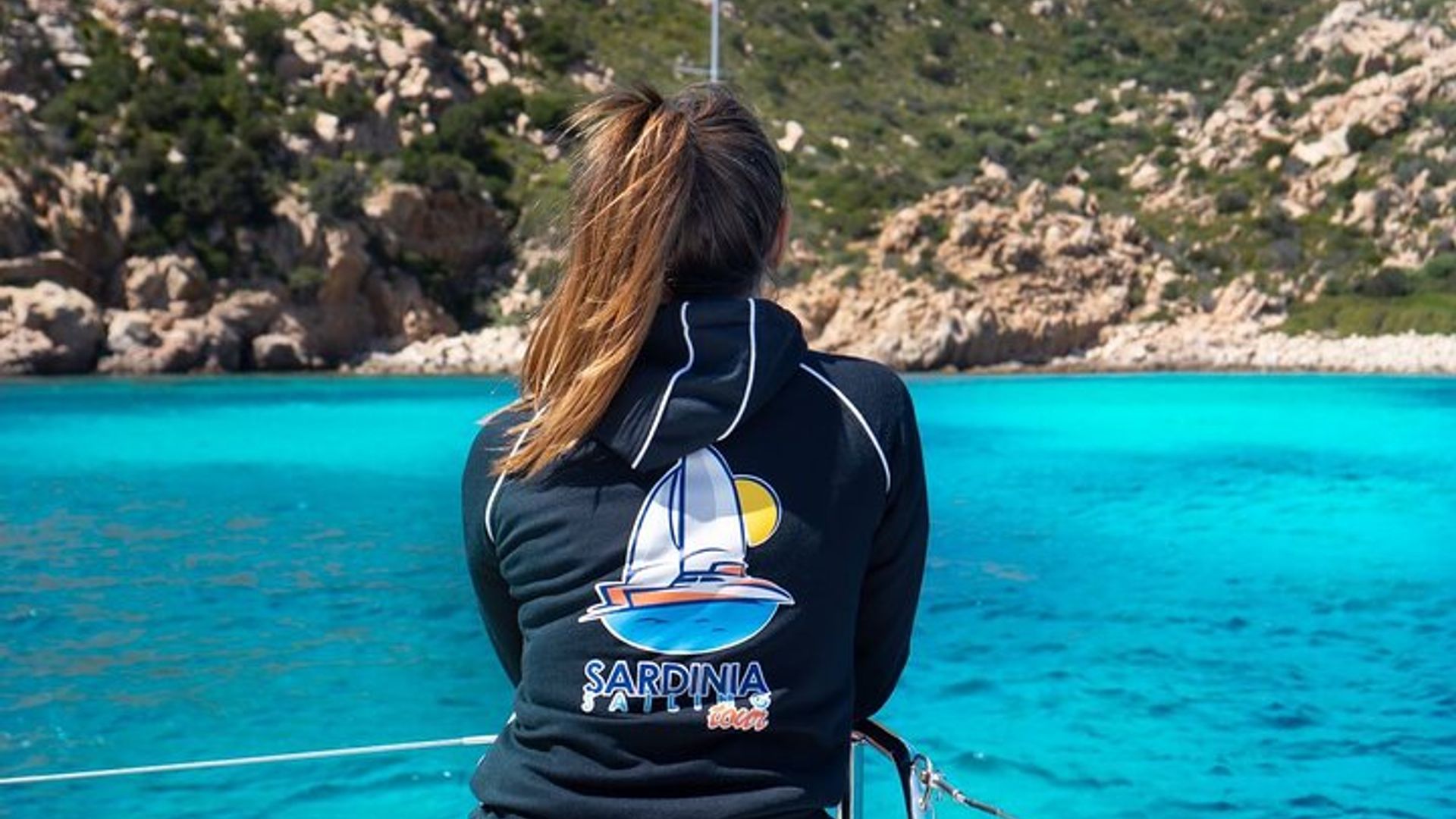 Un tour in barca a vela di un'intera giornata a La Maddalena per piccoli gruppi