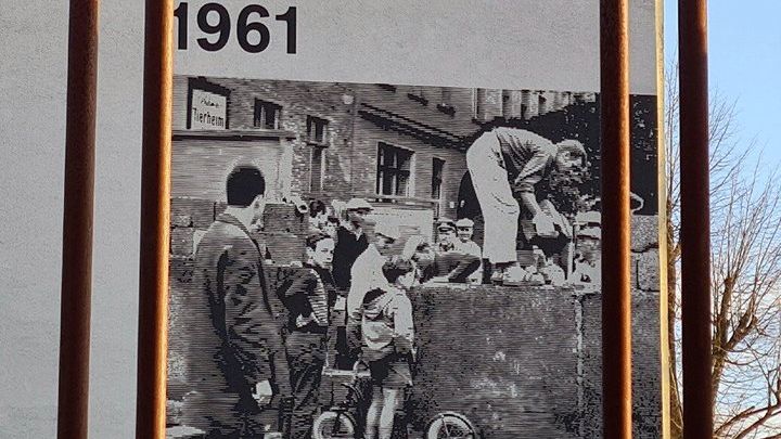 East Berlin History and Highlights French-Language Tour