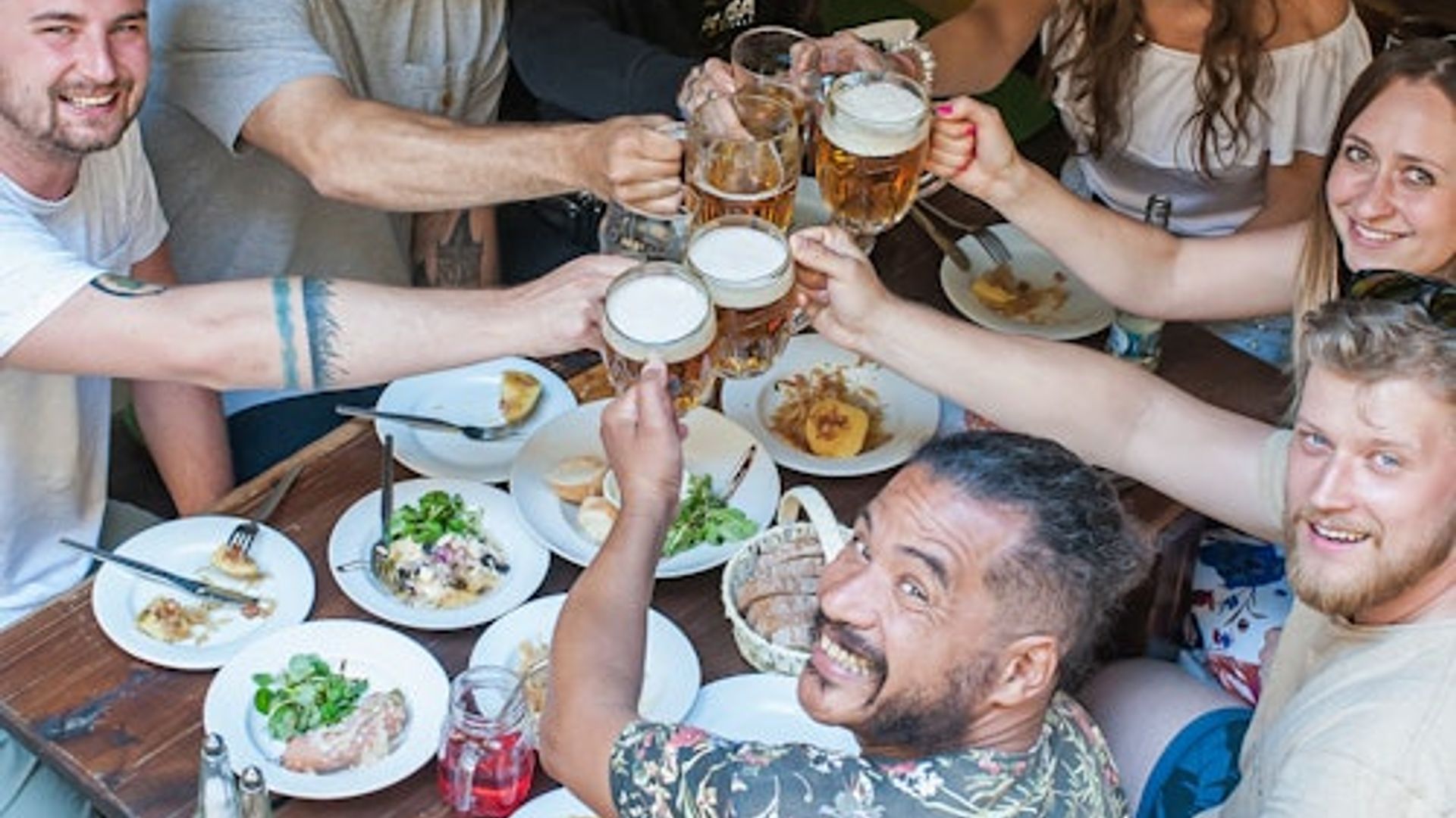 Prague: Old Town Guided Tour with Food & Beer Tasting