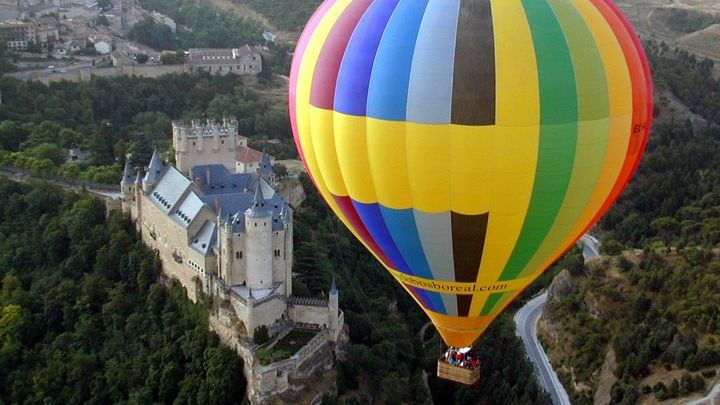 Segovia Balloon Ride with Optional Transport from Madrid