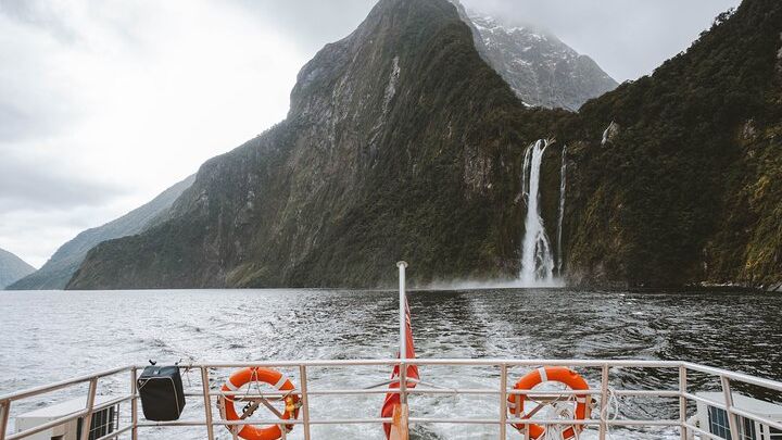 Milford Sound Business Class from Queenstown & Gourmet Cruise