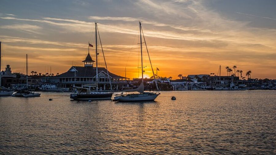 Newport Beach: Luxury Electric Boat Rental