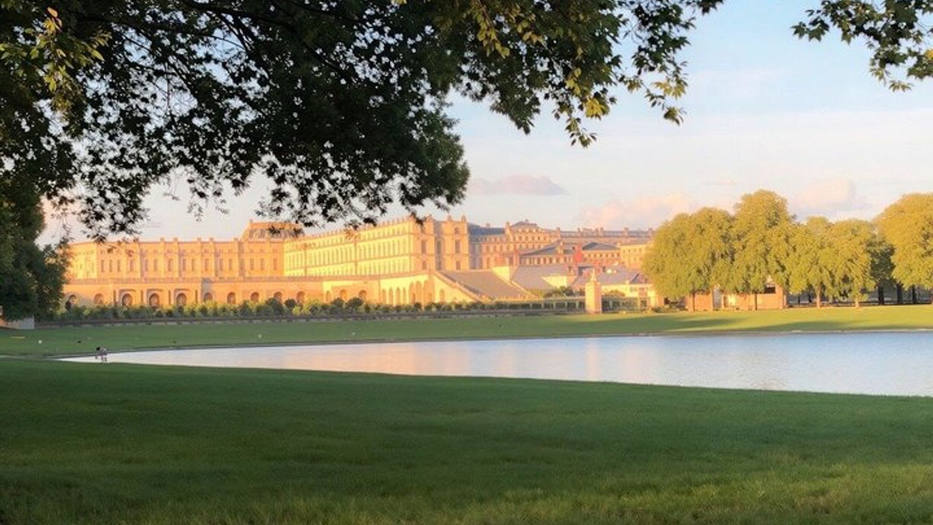 Visite hors des sentiers battus de Versailles avec un guide local