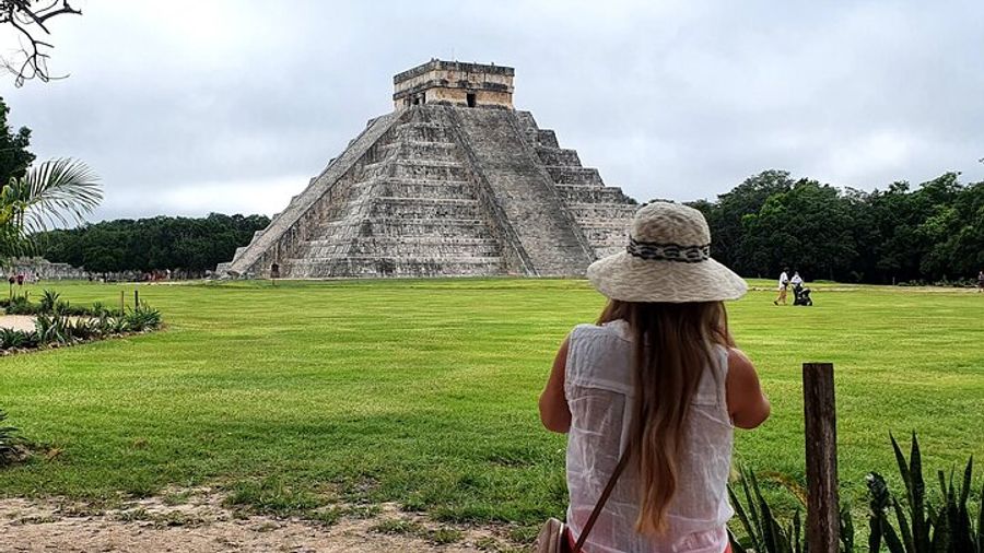 Private Chichen Itza & Cenote Tour with Lunch and Hotel Pickup