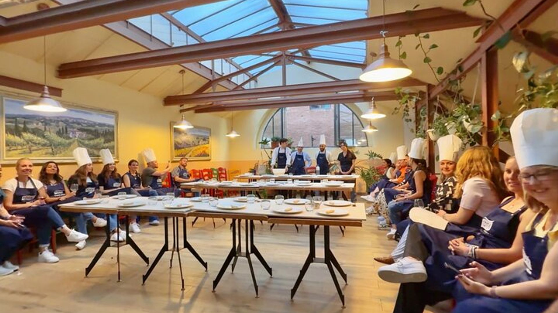 Siena: Pasta and Tiramisu Small Group Cooking Class with Wine