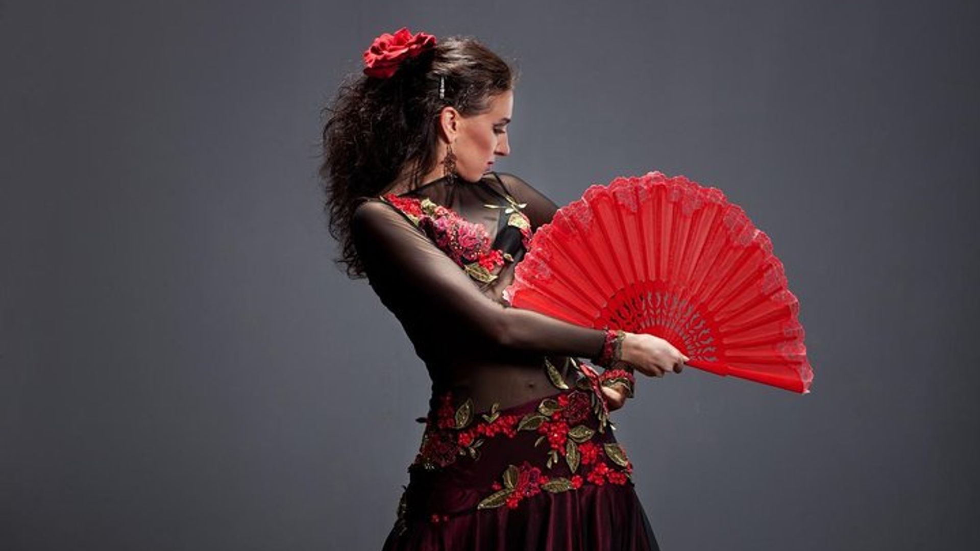 Barcelona Small-Group Tapas Walking Tour and Flamenco Show