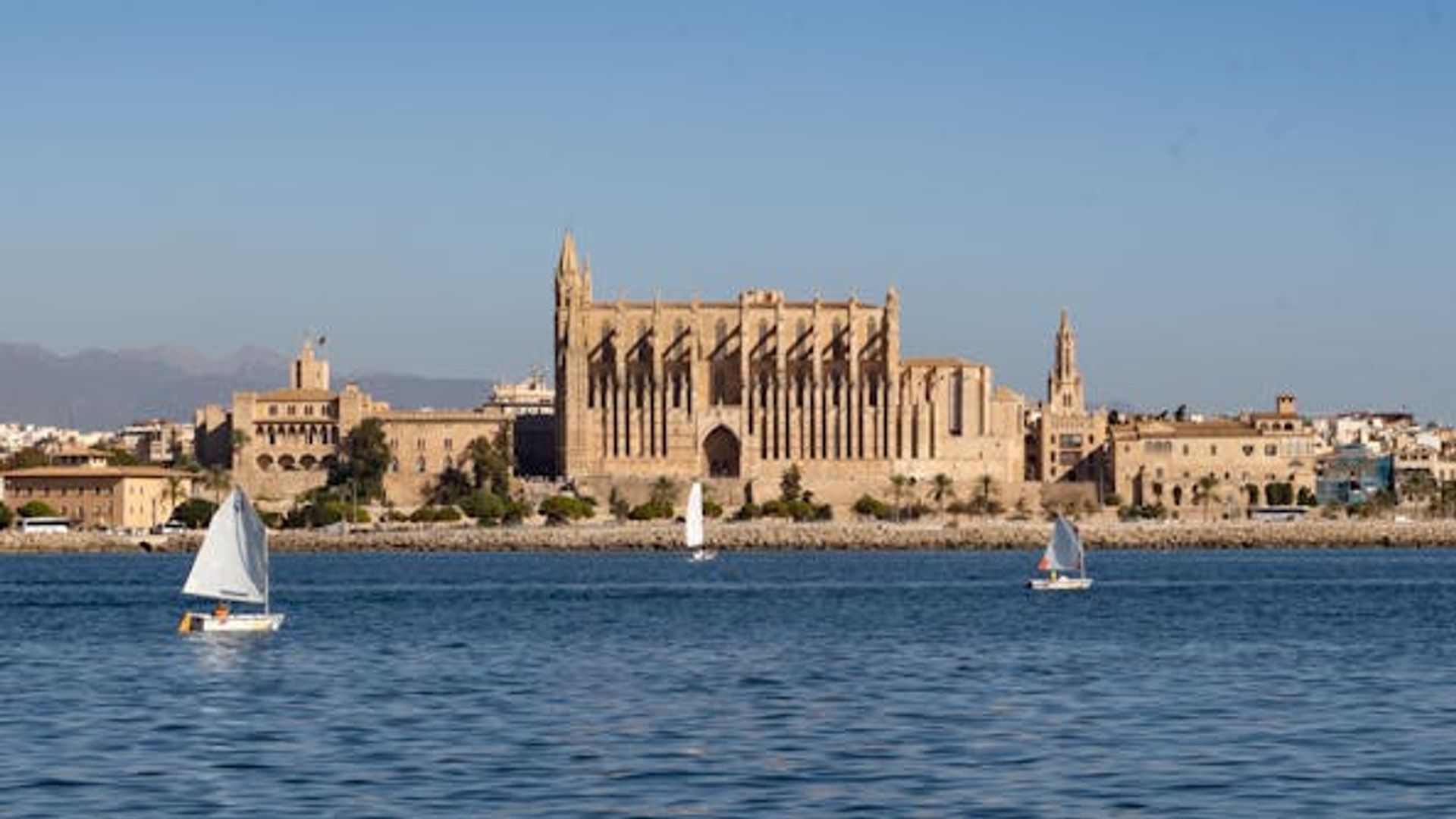 Tour in barca con audioguida delle attrazioni iconiche di Palma