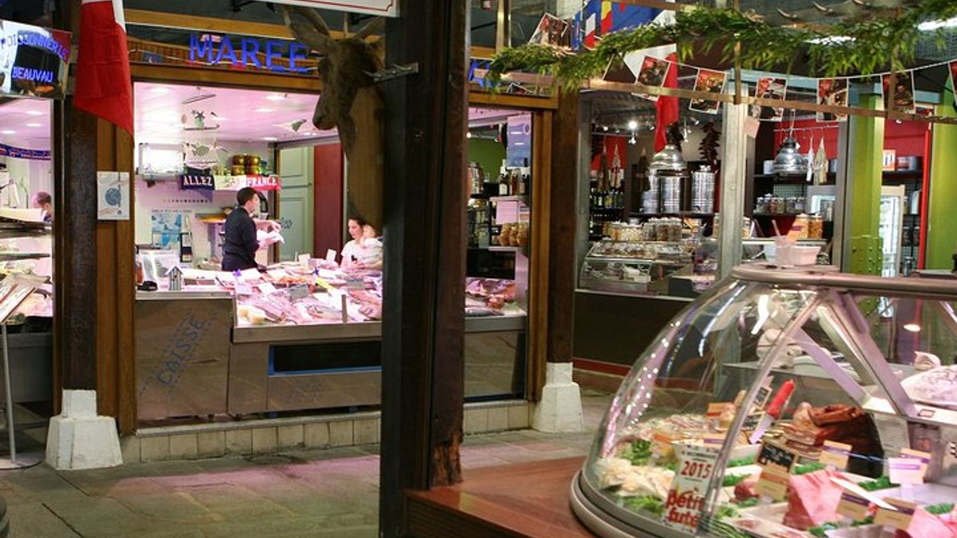 Paris: Bastille Food and Drinks Evening Bar Tour