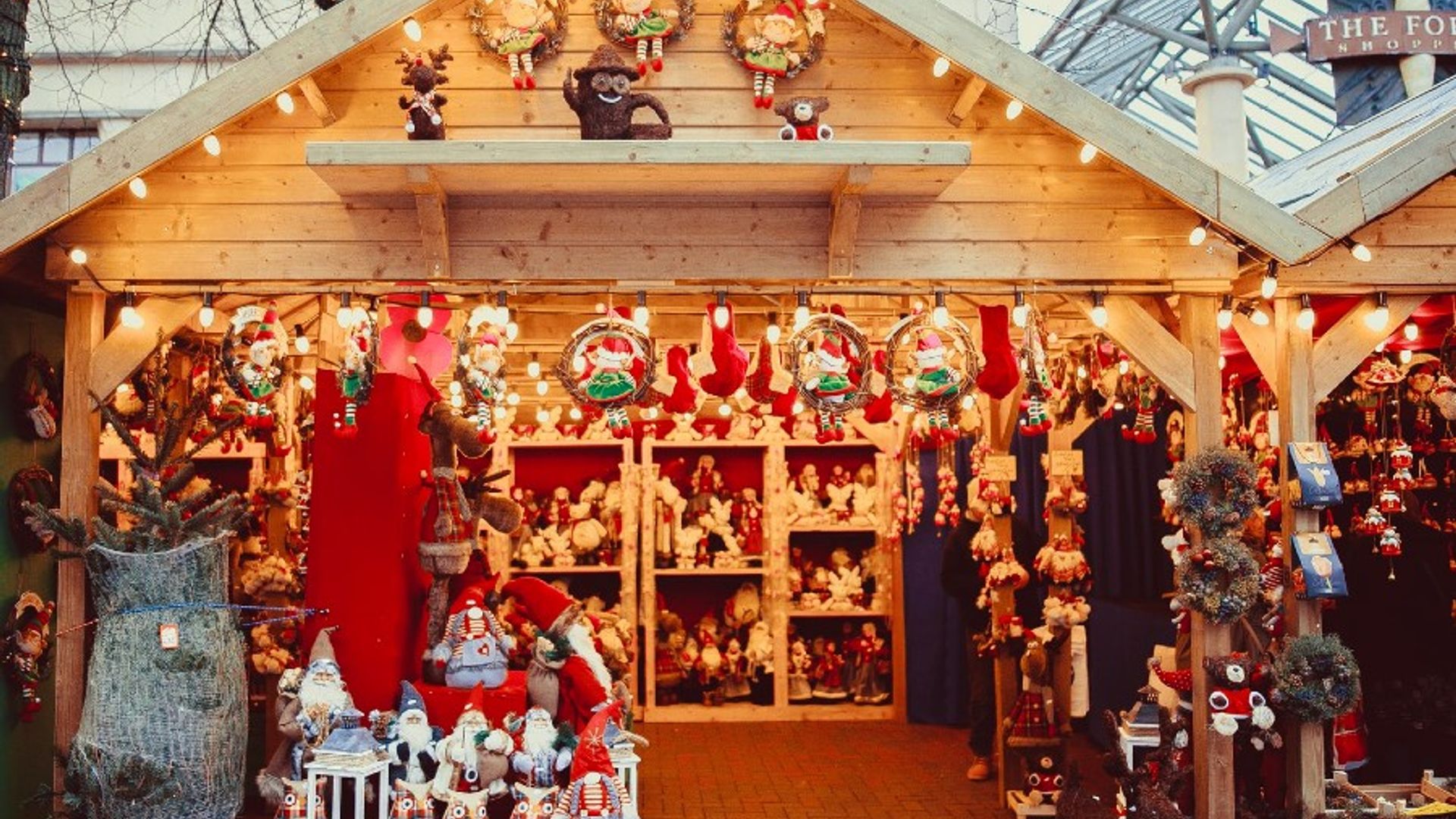 Christmas at Belvedere: Private Tour of the Upper Palace & Market