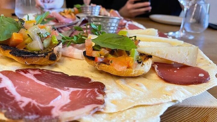 Cagliari: A Full Meal Sardinian Food Tour with Do Eat Better