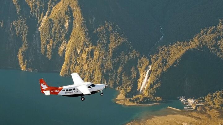 Milford Sound Small-Group Tour With Cruise, Flight, and Lunch