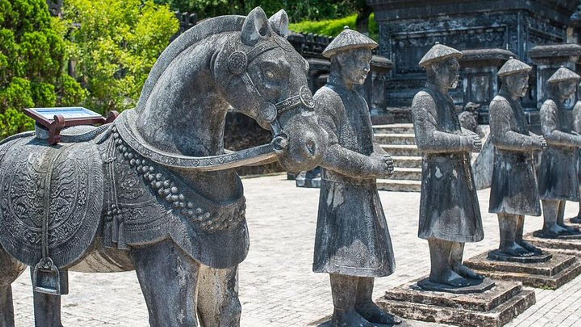Hue Imperial City und Landtour mit Mr T Easy Rider