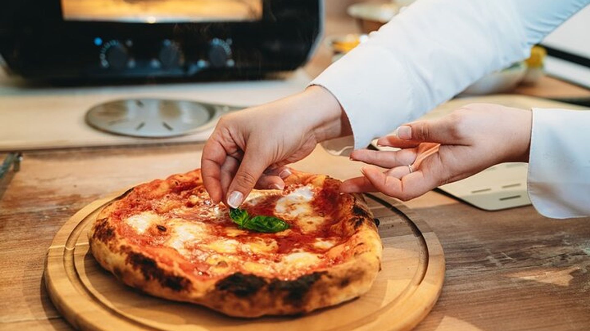 Florence Pizza & Tiramisù Cooking Class: Small Group Experience