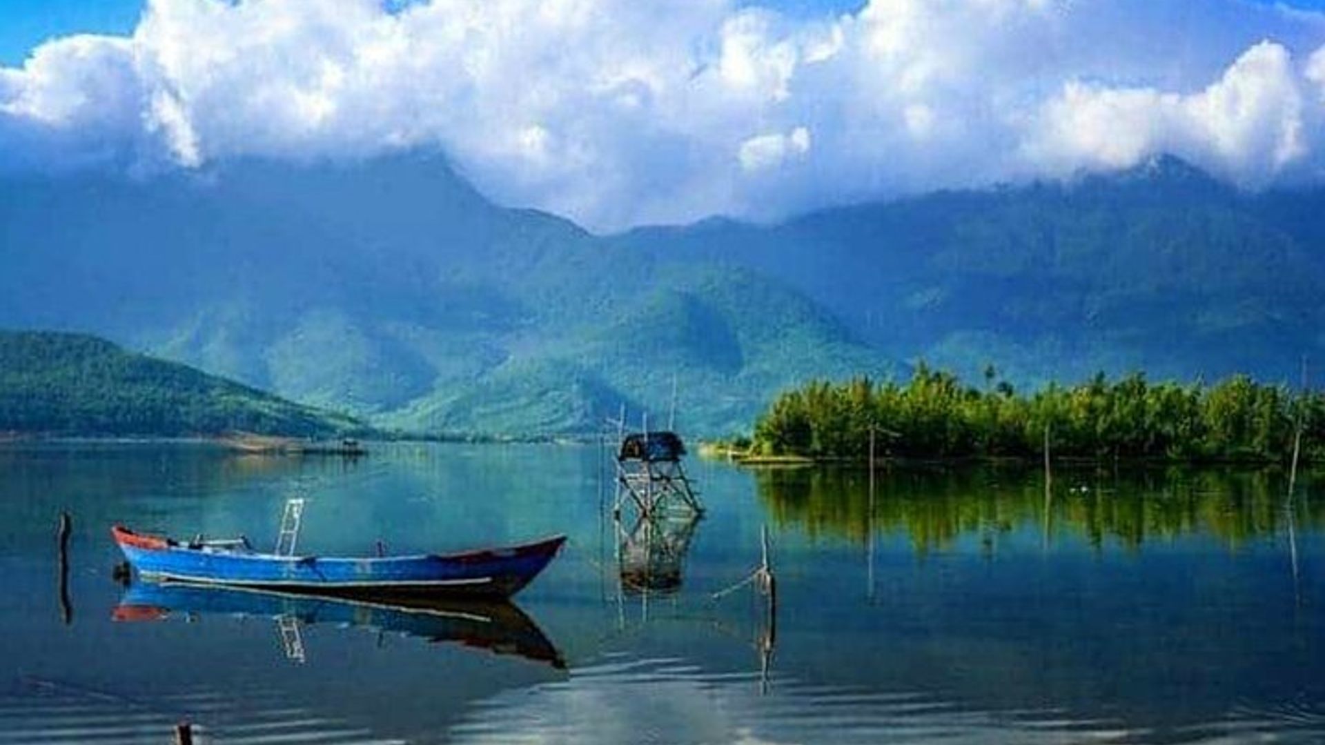 Hue Imperial City Private Tour From Hoi An / Da Nang