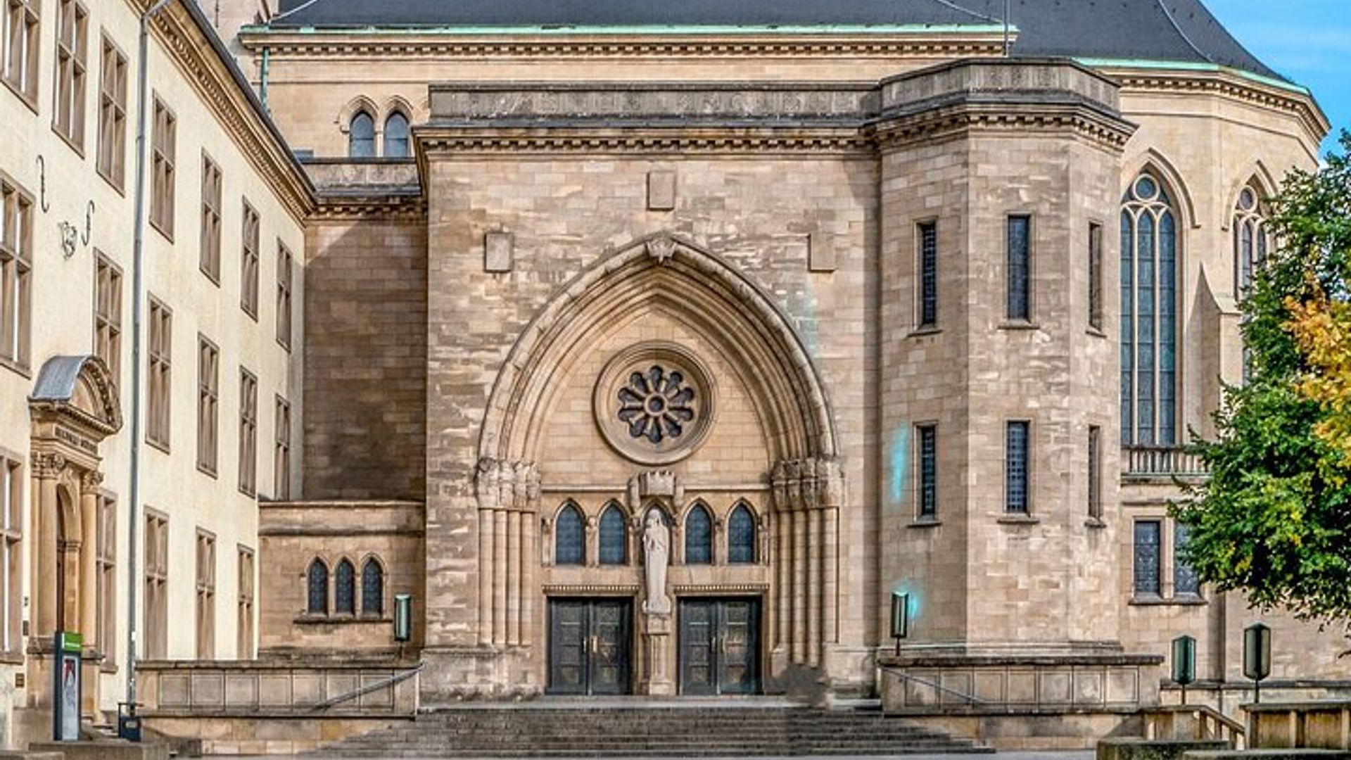 Luxembourg tour in Spanish : History and Charm