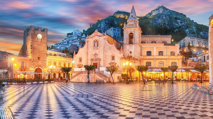 Taormina Walking Tour with Audio and Written Guide by a Local