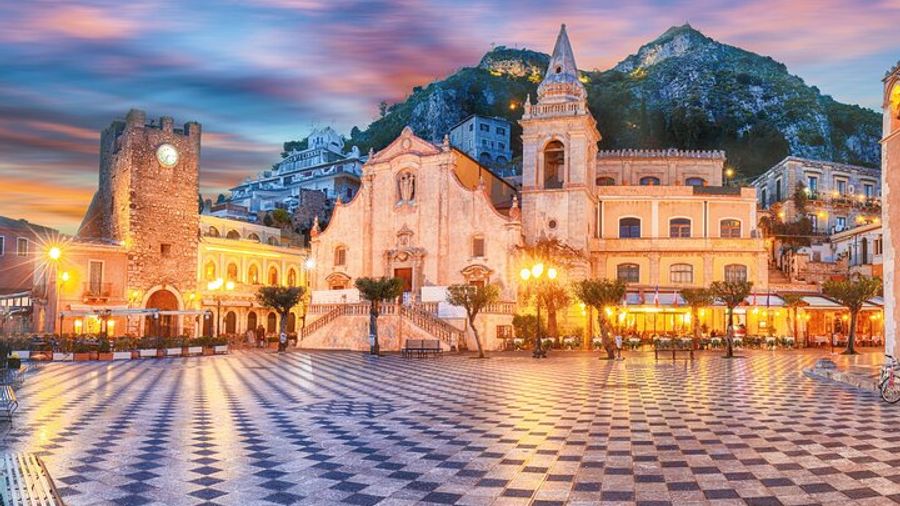 Taormina Walking Tour with Audio and Written Guide by a Local