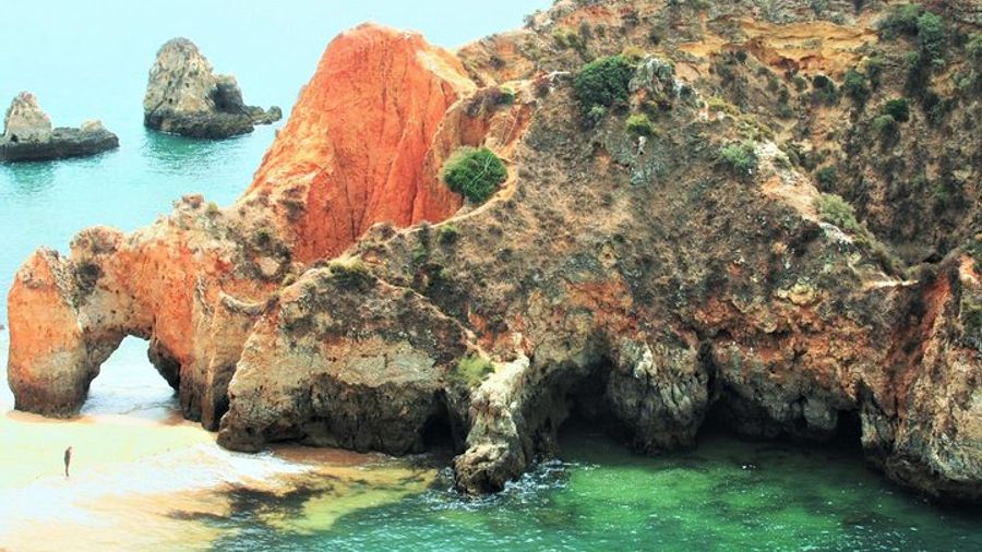 Small-Group Alvor Secret Caves, Beaches and Snorkel Experience